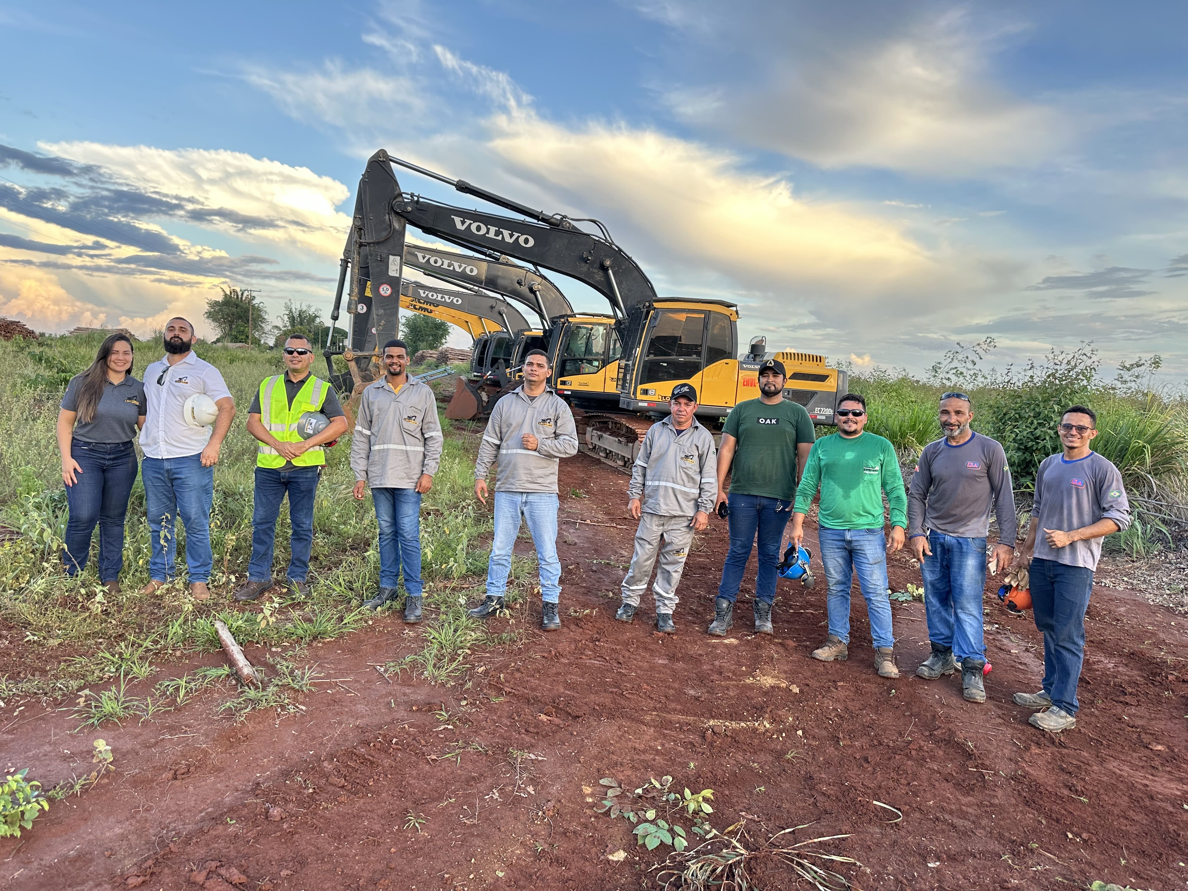 Equipe operacional em campo — Locplan